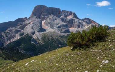 Güney Tirol, İtalya ve Avrupa 'daki manzaranın panoramik görüntüsü