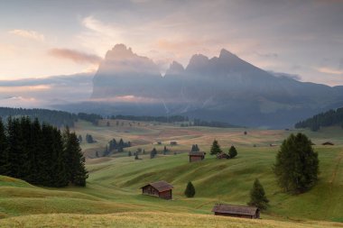 Güney Tirol, İtalya ve Avrupa 'daki manzaranın panoramik görüntüsü