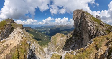 Güney Tirol, İtalya ve Avrupa 'daki manzaranın panoramik görüntüsü