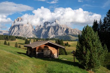 Güney Tirol, İtalya ve Avrupa 'daki manzaranın panoramik görüntüsü