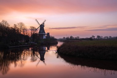 Selamlar, Almanya - 9 Şubat 2025: Greetsiel Mills, 9 Şubat 2025, Greetsiel, Doğu Frizya, Almanya