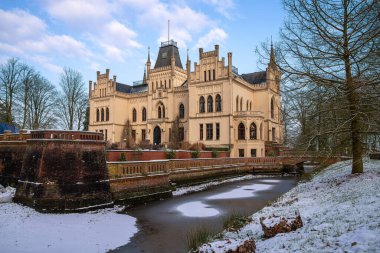 Leer, Almanya - 13 Şubat 2025: 13 Şubat 2025 tarihli Leer Şatosu, Doğu Frizya, Almanya