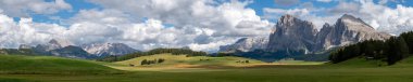 Güney Tirol, İtalya ve Avrupa 'daki manzaranın panoramik görüntüsü