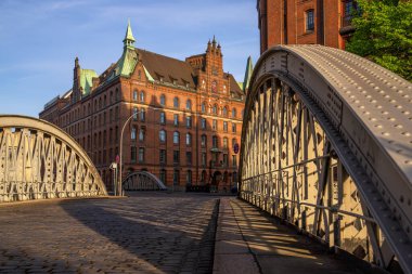 Hamburg, Almanya - 1 Mayıs 2025: Almanya 'da 1 Mayıs 2025' te Hamburg liman kentinde izlenimler