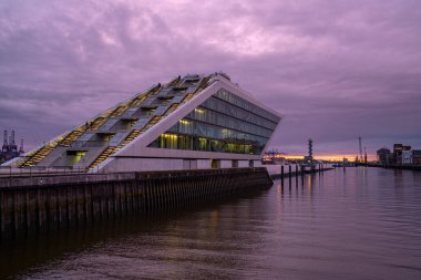 Hamburg, Almanya - 14 Ekim 2024: Liman kenti Hamburg 'un izlenimleri Almanya' da 14 Ekim 2024