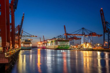 Hamburg, Almanya - 15 Ekim 2024: Hamburg Limanı 15 Ekim 2024, Almanya