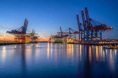Hamburg, Almanya - 15 Ekim 2024: Hamburg Limanı 15 Ekim 2024, Almanya