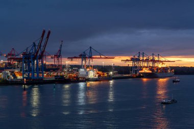 Hamburg, Almanya - 14 Ekim 2024: Hamburg Limanı 14 Ekim 2024, Almanya