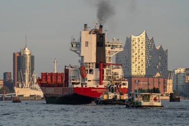 Hamburg, Almanya - 18 Ekim 2024: Liman kenti Hamburg 'daki modern binalar 18 Ekim 2024' te Almanya 'da