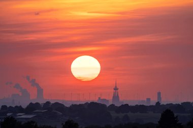 Köln 'ün günbatımına, Almanya ve Avrupa' ya karşı katedralli panoramik görüntüsü
