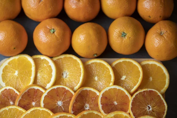 Primer Plano Naranjas Enteras Cítricos Rodajas — Foto de Stock