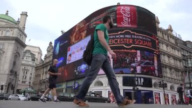 Piccadilly Sirki 'nde Londra Otomobil Trafiği, Yürüyen İnsanlar, Karşıdan karşıya geçen caddeler, Avrupa' da Ünlü Yerler, Binalar