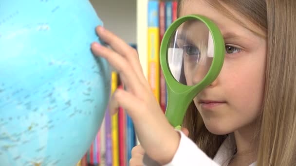 Kid Studium Země Globe Dítě Škole Lab Class Student Girl — Stock video