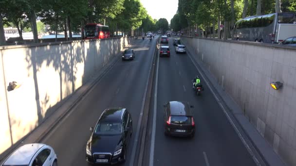 Bilar Trafik Tunneln Motorvägen Köra Stadsgator Vägar Frankrike Downtown Människor — Stockvideo