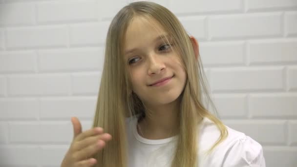 Girl Brushing Hair Mirror Adolescent Kid Hair Dressed Bathroom Teenager — Wideo stockowe