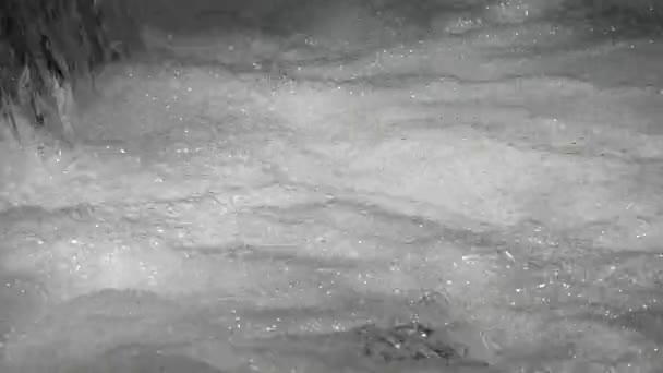 Rzeka Zbliżenie Wody Górach Czysta Wiosna Świeży Wodospad Przezroczyste Alpejskie — Wideo stockowe