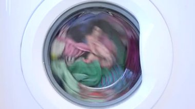 Çamaşır makinası yıkama, temizlik temizlik temizlik işleri, çamaşırhanede çalışmak, araba yıkama, ev işleri, sağlık hizmetleri.