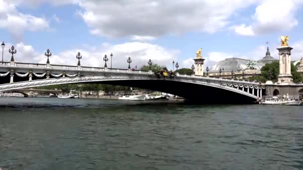 Paris Seine River Timelapse People Tourists Boats Traveling Sunset Ships — Stock Video