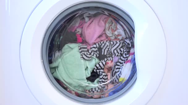 Tvätt Maskintvätt Desinficering Rengöring Kläder Sysslor Arbetar Tvättomat Spinning Vat — Stockvideo