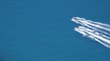 Kayak Jet Gemisi, Yelkenli Tekneler, Deniz Gezisi, Turistler Tropik Egzotik Ada Ünlü Sahili 'ne Seyahat Eden İnsanlar, Denizcilik Yazı