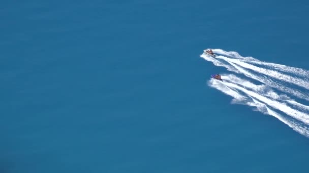 Kayak Jet Gemisi Yelkenli Tekneler Deniz Gezisi Turistler Tropik Egzotik — Stok video
