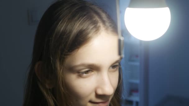 Girl Turn Light Dark Room Woman Turning Light Led Bulb — Stock videók