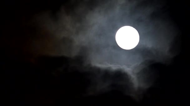 Księżyc Pełni Wschodzi Chmurach Crepuscular Sky Dusk Light View Wieczorna — Wideo stockowe