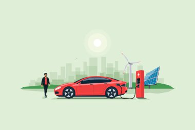 Arka planda yeşil şehir silueti olan caddedeki şarj standında şarj olan kırmızı elektrikli bir arabanın düz vektör çizimi. Yenilenebilir elektrik enerjisi güneş ve rüzgar santrali.