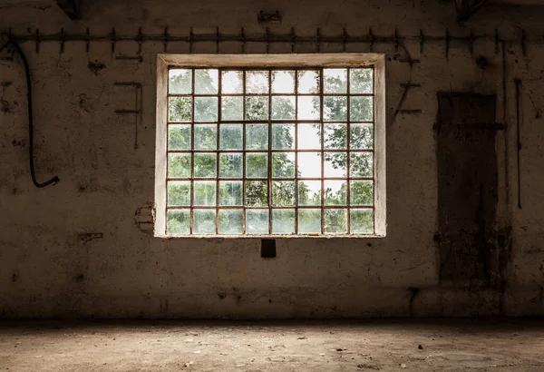 Eski Vintage Duvarda Geniş Bir Pencere Var Grunge Resim Tekniği — Stok fotoğraf