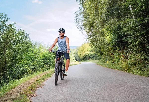 Retrato Hombre Feliz Sonriente Vestido Con Ropa Ciclismo Casco Gafas —  Fotos de Stock