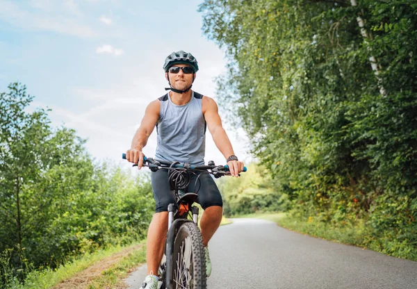 Portrait Happy Man Dressed Cycling Clothes Helmet Sunglasses Riding Bicycle — Zdjęcie stockowe