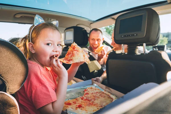 Little Girl Open Mouth Portrait Eating Italian Pizza Sitting Modern — Stockfoto