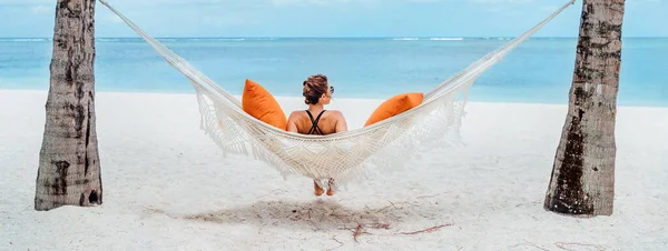 Young Woman Relaxing Wicker Hammock Sandy Beach Mauritius Coast Enjoying — Photo