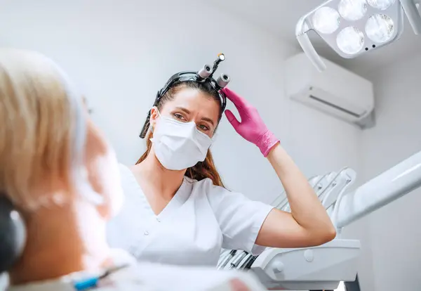 Penunjukan Pasien Klinik Gigi Bangsal Medis Modern Dokter Gigi Kaca Stok Foto Bebas Royalti