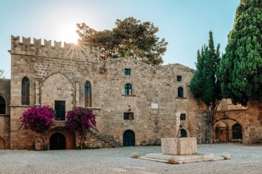 Yunanistan 'ın Rodos adasındaki Rodos şehrindeki İbrani Şehitlerinin tarihi meydanı