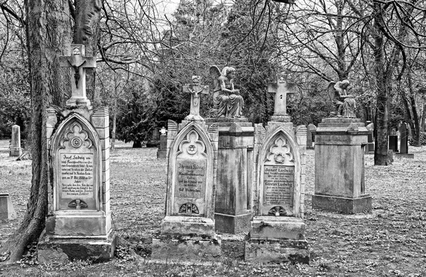 Bratislava Eslovaquia Abril 2013 Tumbas Antiguas Cementerio Ondrejsky —  Fotos de Stock