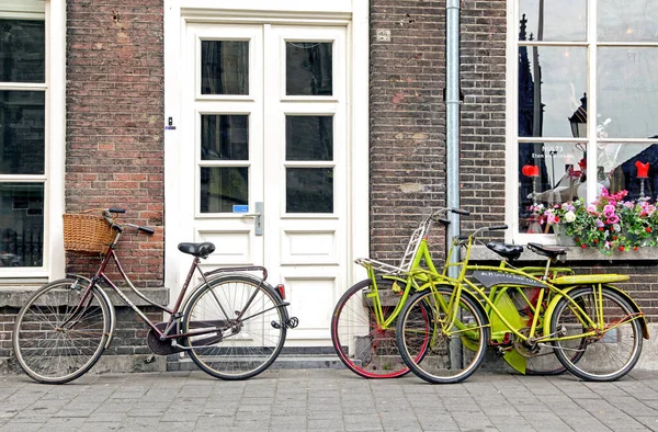 Hertogenbosch Hollanda Nisan 2014 Hertogenbosch Evin Önünde Bisikletler — Stok fotoğraf