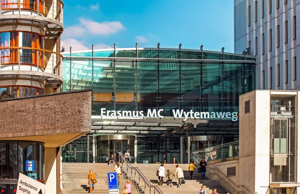 Rottrdam Netherlands April 2014 People Walking Frontz Erasmus Medical Centre — Stock Photo, Image
