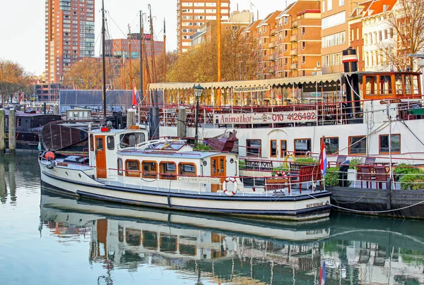 Роттердам Нидерланды Апреля 2014 Года Лодка Небольшом Порту Городе Роттердам — стоковое фото