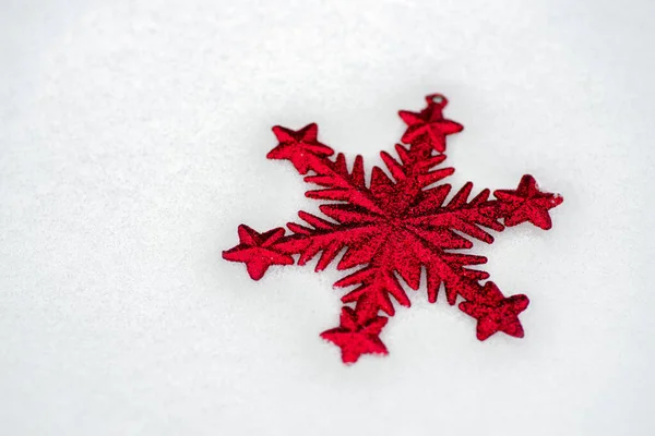 Estrella Ornamental Roja Blanca Nieve Bacground Navidad — Foto de Stock