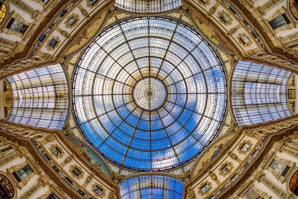 Milán Italia Abril 2018 Centro Comercial Galleria Vittorio Emanueke — Foto de Stock