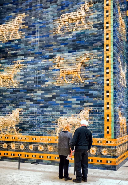 Berlín Alemania Abril 2017 Mosaico León Puerta Ishtar Antigua Babilonia —  Fotos de Stock