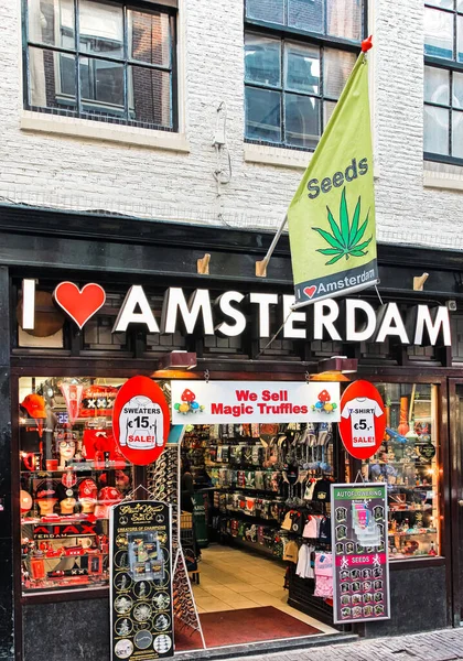 Amsterdam Holandia Kwietnia 2014 Kawiarnia Pamiątkami Dzielnicy Czerwonych Latarni Amsterdamie — Zdjęcie stockowe