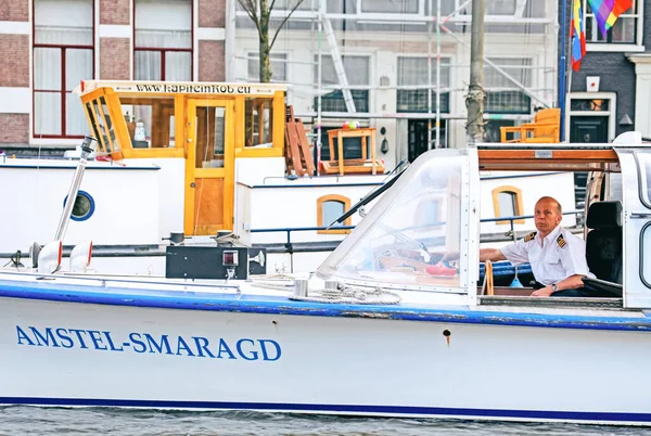 荷兰阿姆斯特丹 2014年4月3日 荷兰阿姆斯特丹的运河船长 — 图库照片