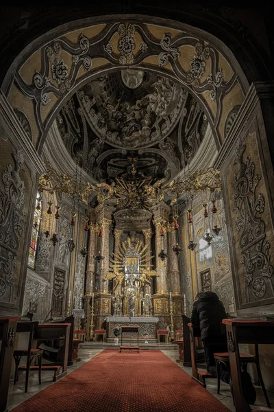 Trnava Eslovaquia Marzo 2023 Oración Frente Pintura Virgen María Basílica — Foto de Stock