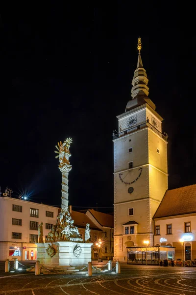 Trnava Slovakia Maaliskuuta 2023 Plakin Pylväs Kaupungin Torni Pyhän Kolminaisuuden — kuvapankkivalokuva