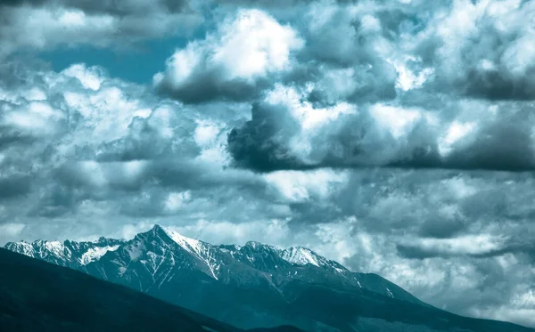 高山和云彩 斯洛瓦基亚高塔特拉山的克里文峰 — 图库照片