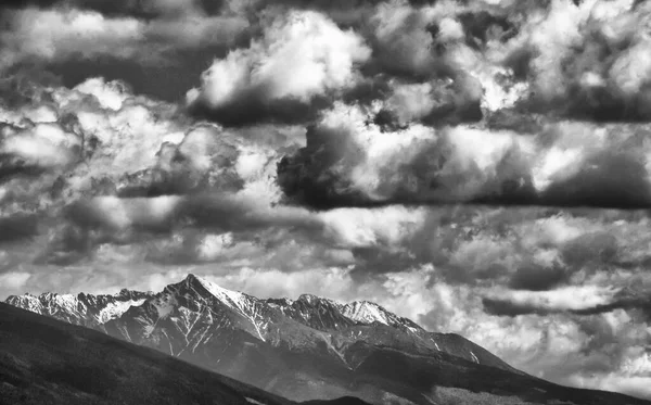Pic Montagnes Paysage Nuageux Peak Krivan Dans Les Hautes Montagnes — Photo