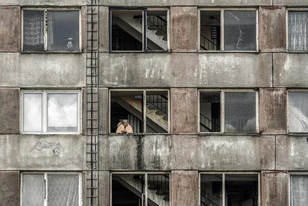 Kosice スロバキア 2023年3月25日 コシス市内のロマ人とのアパートの荒廃したブロックと和解ランクIx — ストック写真