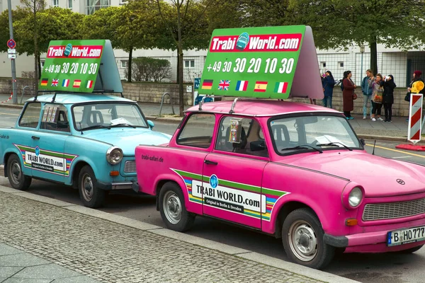 Βερολίνο Γερμανία Απριλίου 2017 Έλξη Στο Βερολίνο Εικονικό Αυτοκίνητο Trabant — Φωτογραφία Αρχείου